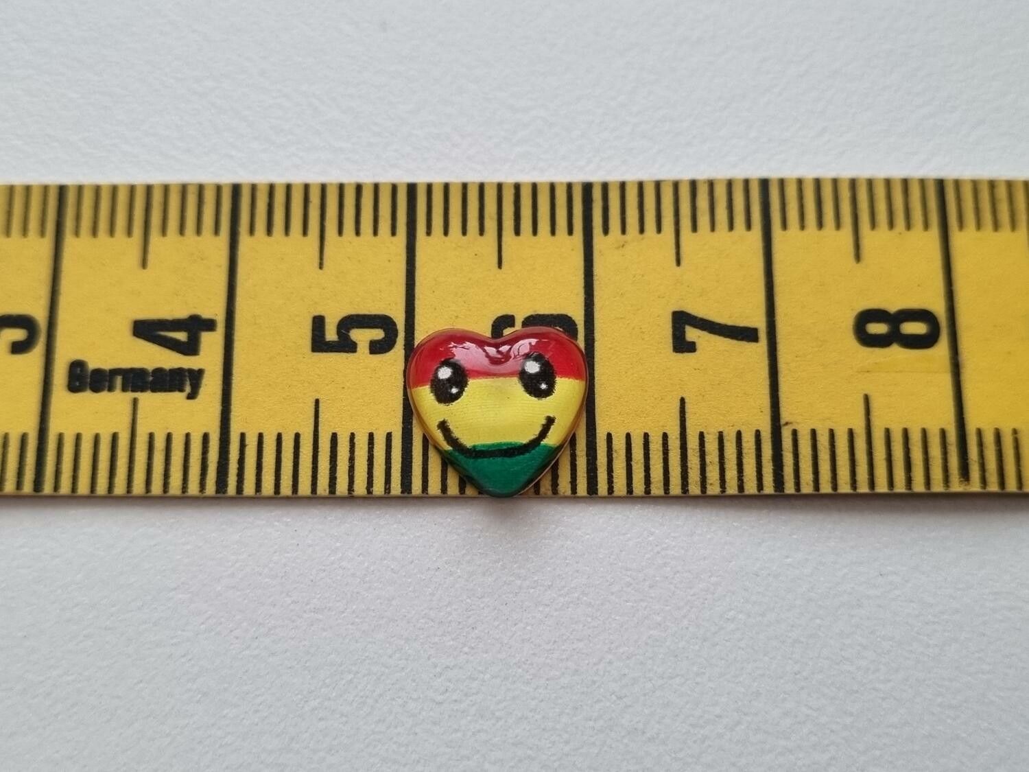 20 st glada hjärtan smiley figurer, miniatyrer i vackra färger (10mm)