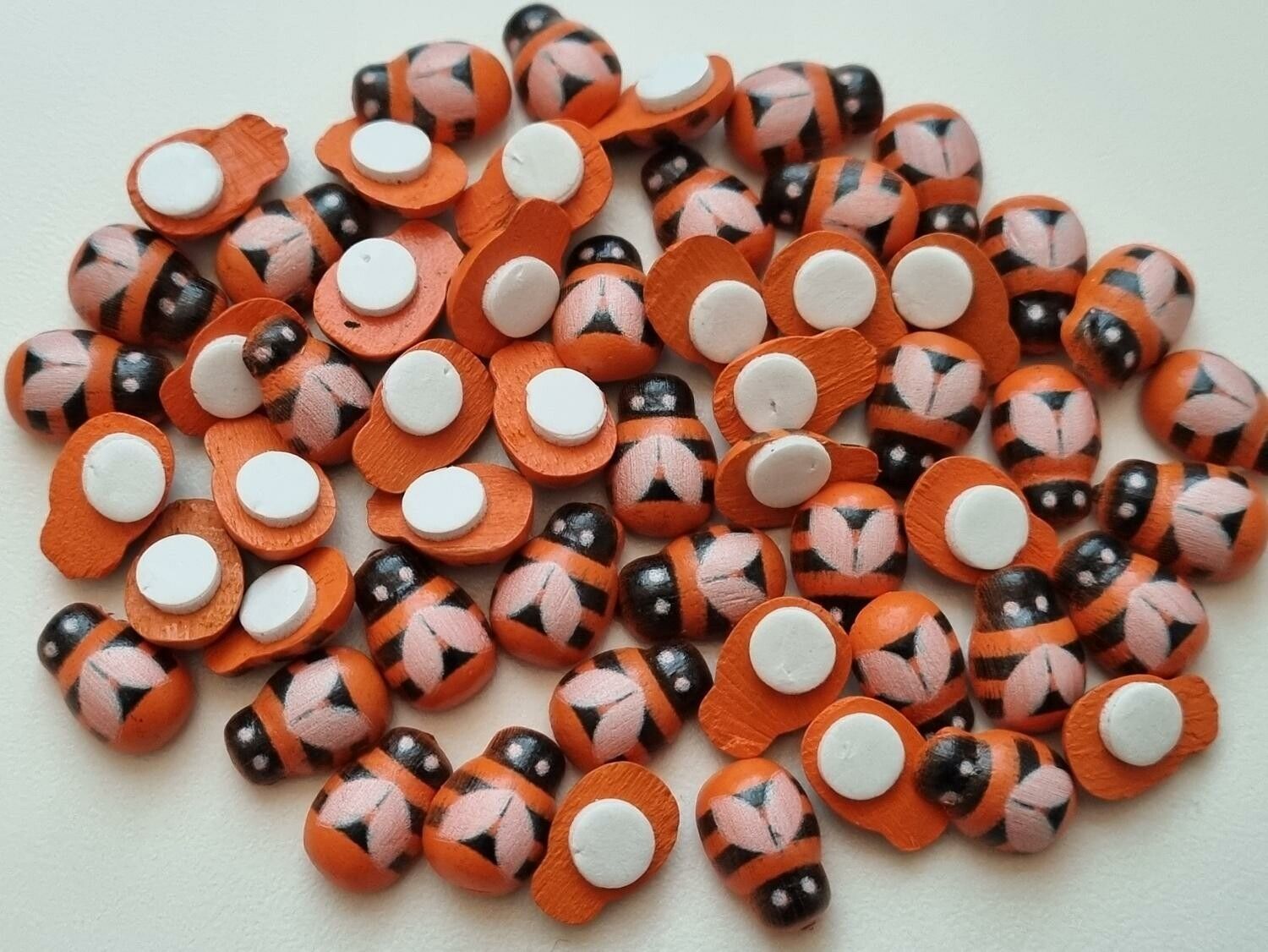 30 st handmålade bin, stickers med dubbelsidig häftmassa