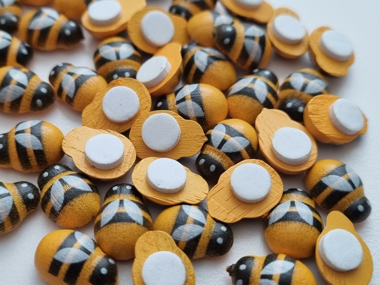 30 st handmålade bin, stickers med dubbelsidig häftmassa