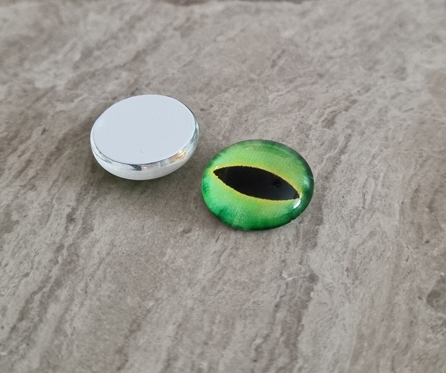 2 st drakögon kattögon i glas, glasinfattningar, cabochoner (12 mm)