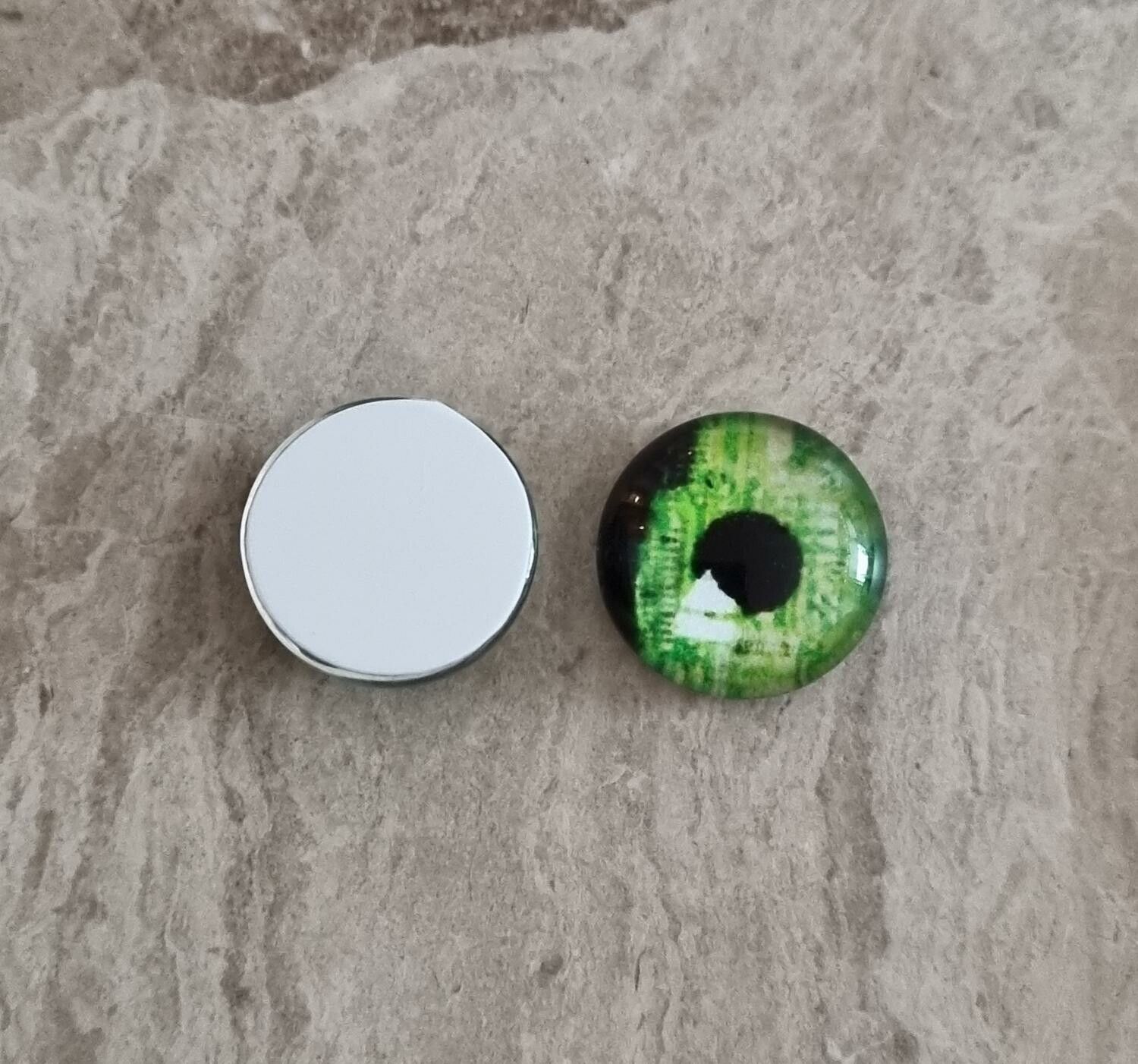 2 st drakögon kattögon i glas, glasinfattningar, cabochoner (12 mm)