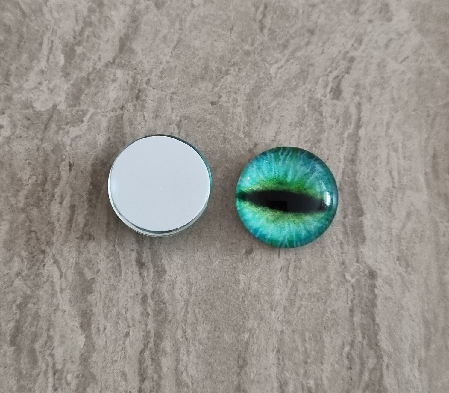2 st drakögon kattögon i glas, glasinfattningar, cabochoner (12 mm)