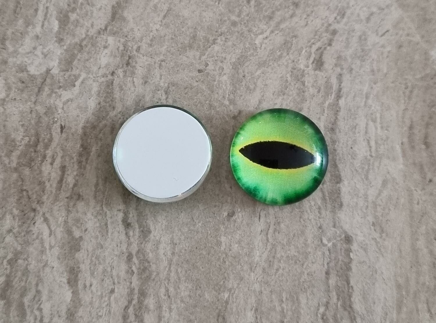 2 st drakögon kattögon i glas, glasinfattningar, cabochoner (12 mm)