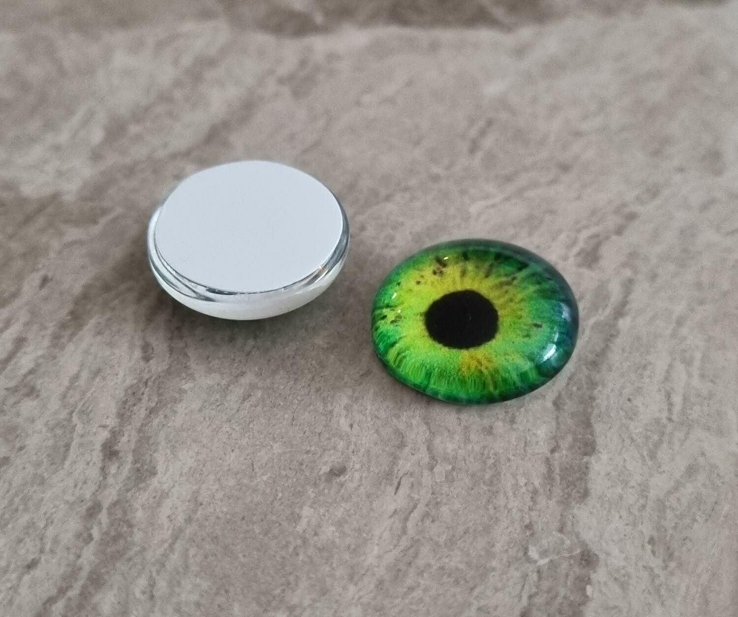 2 st drakögon kattögon i glas, glasinfattningar, cabochoner (12 mm)