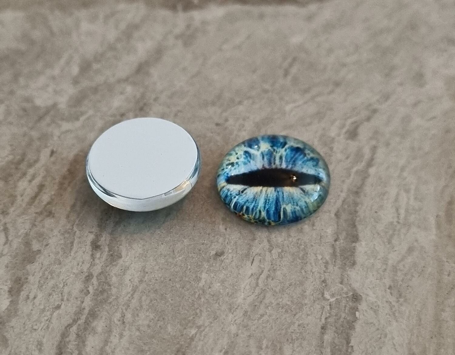 2 st drakögon kattögon i glas, glasinfattningar, cabochoner (12 mm)