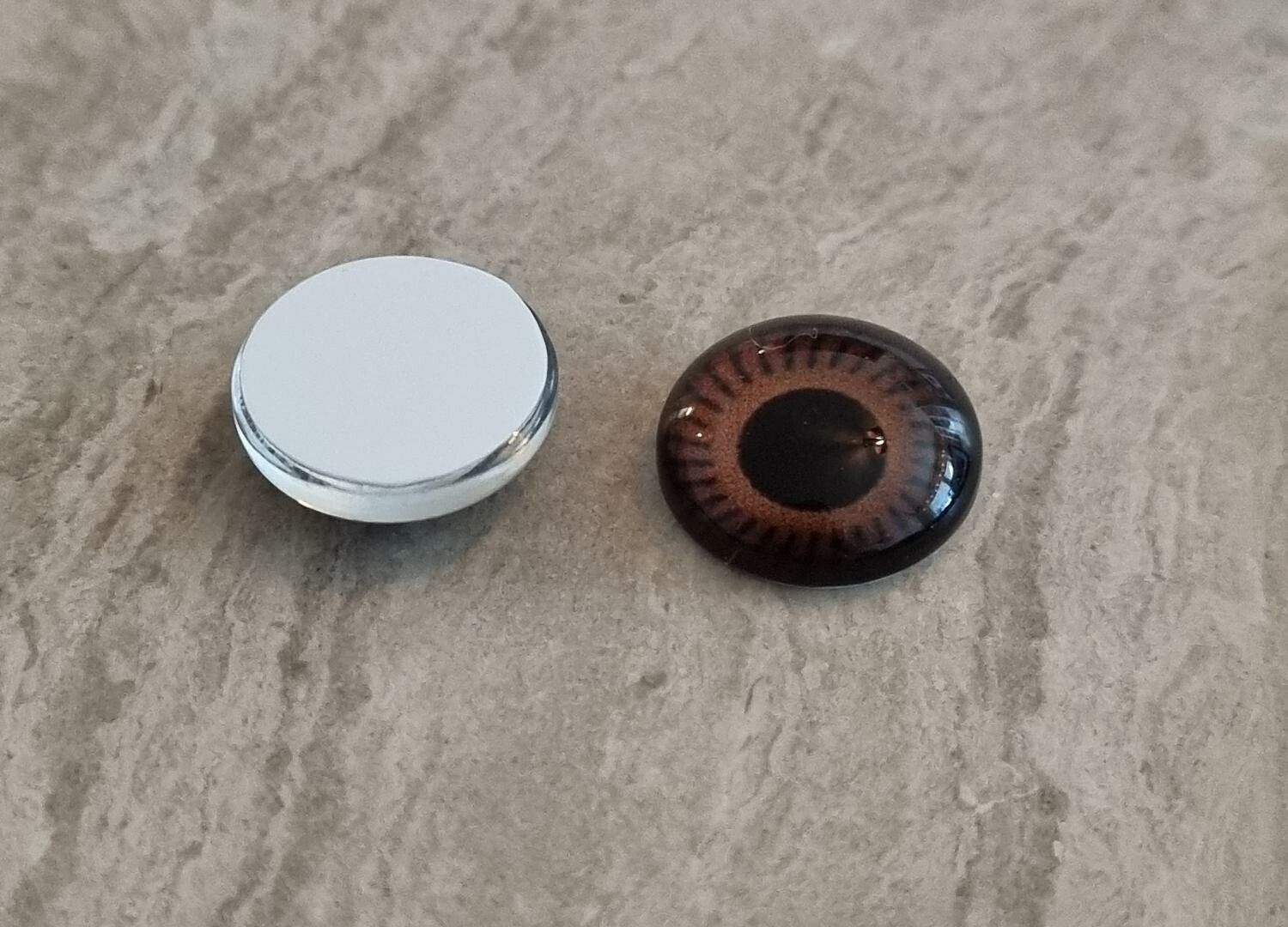 2 st drakögon kattögon i glas, glasinfattningar, cabochoner (12 mm)