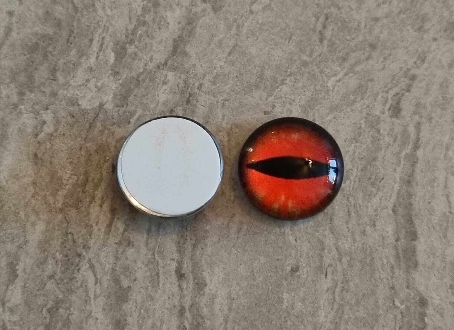 2 st drakögon kattögon i glas, glasinfattningar, cabochoner (12 mm)