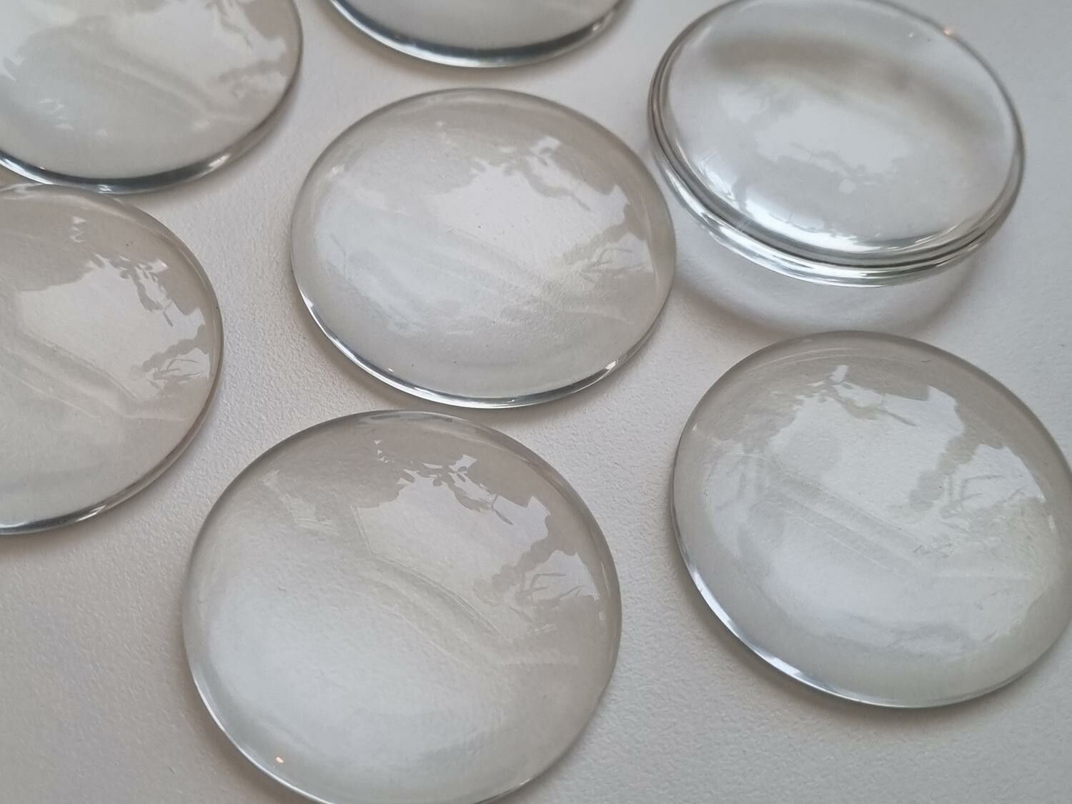 1 stor transparent cabochon i glas, glasinfattning (40 mm)