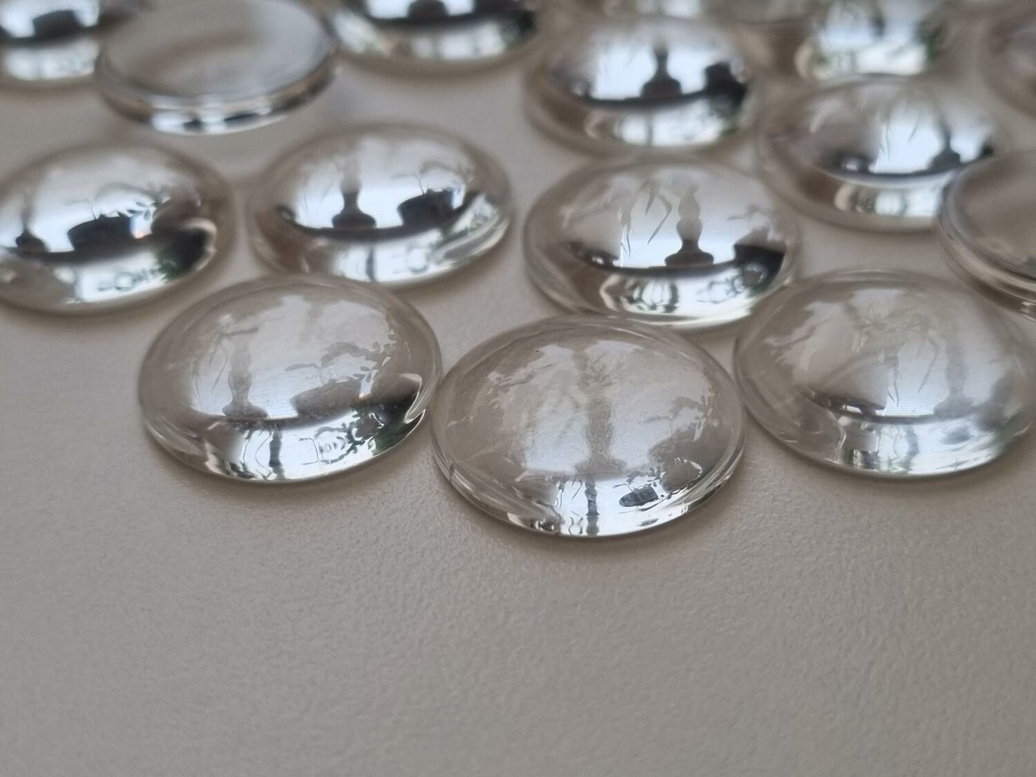 10 st transparenta cabochoner i glas, glasinfattningar (18 mm)