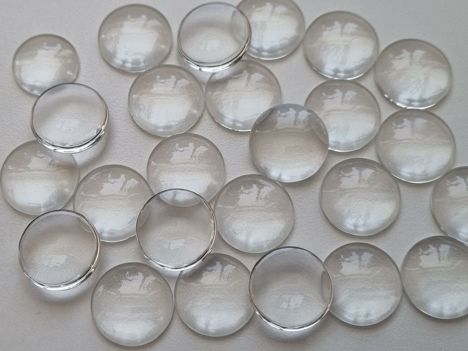 10 st transparenta cabochoner i glas, glasinfattningar (18 mm)