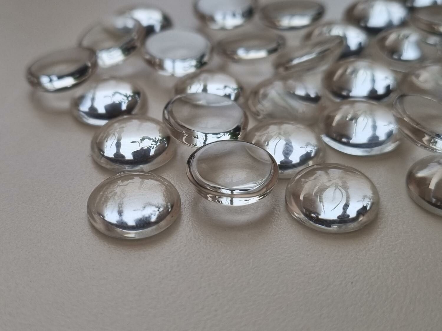 10 st transparenta cabochoner i glas, glasinfattningar (12 mm)