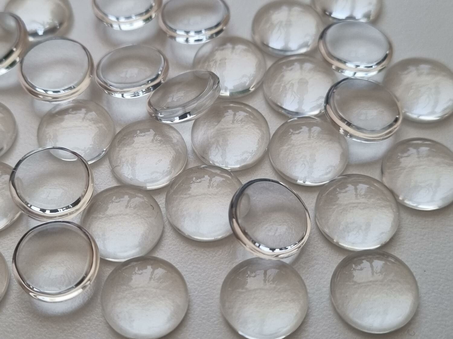 10 st transparenta cabochoner i glas, glasinfattningar (12 mm)