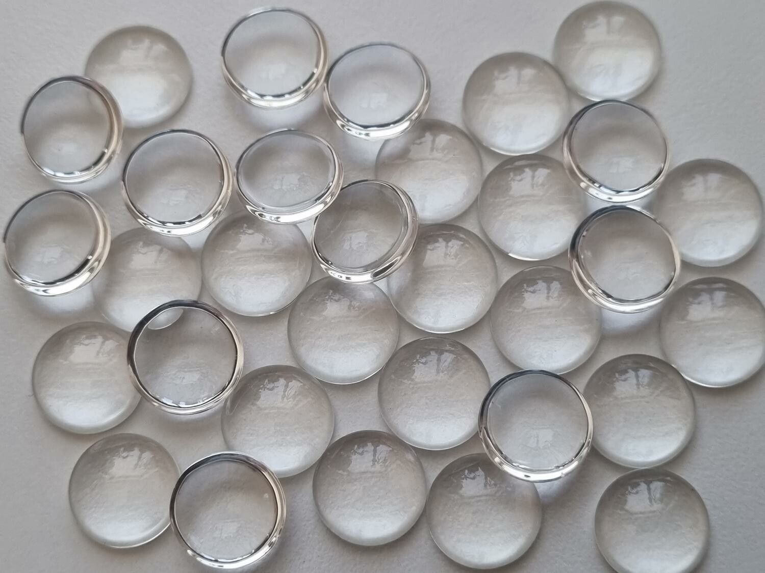 10 st transparenta cabochoner i glas, glasinfattningar (12 mm)