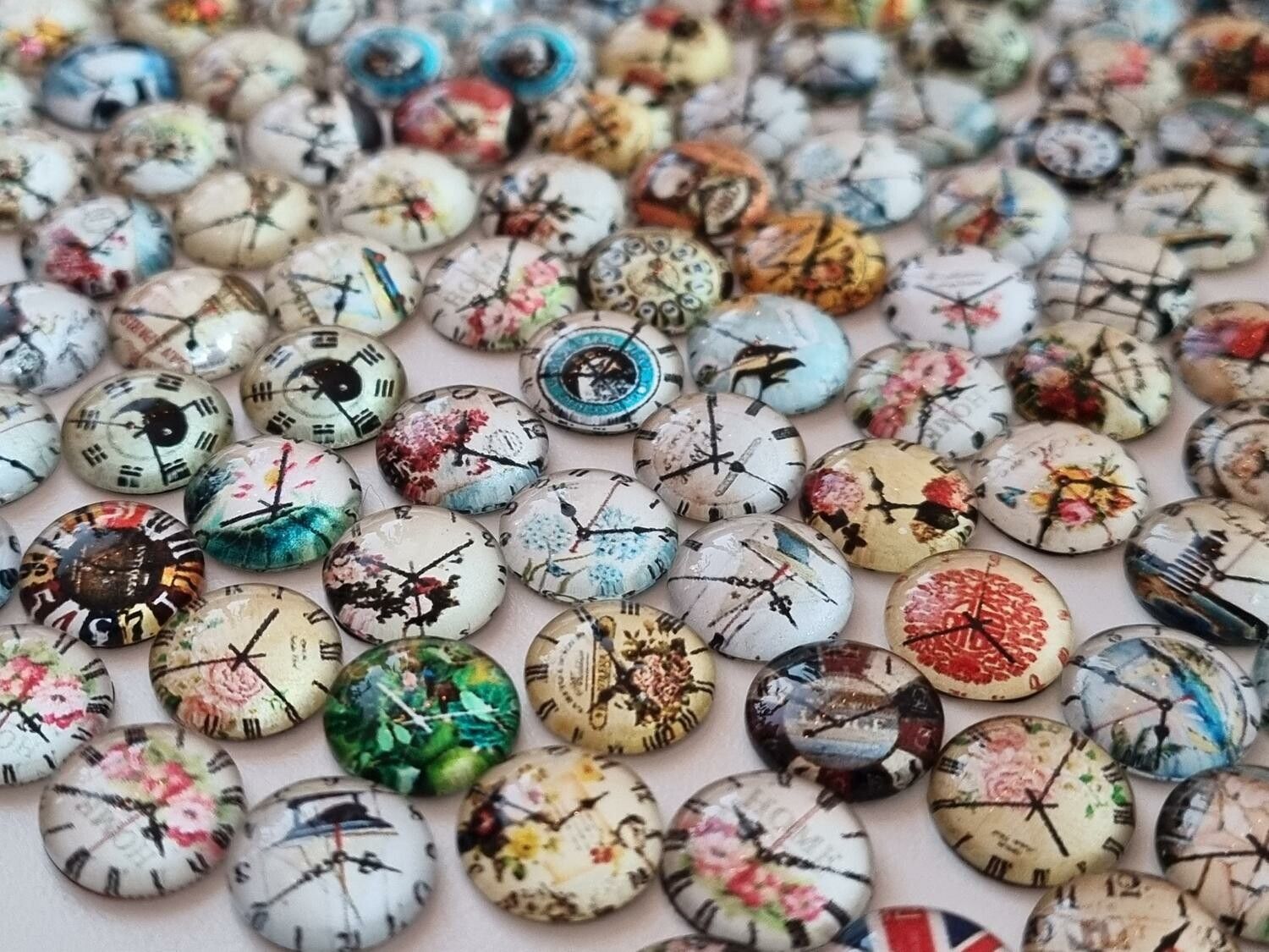 Flatbacks / Cabochoner i glas Klockor (10 st)