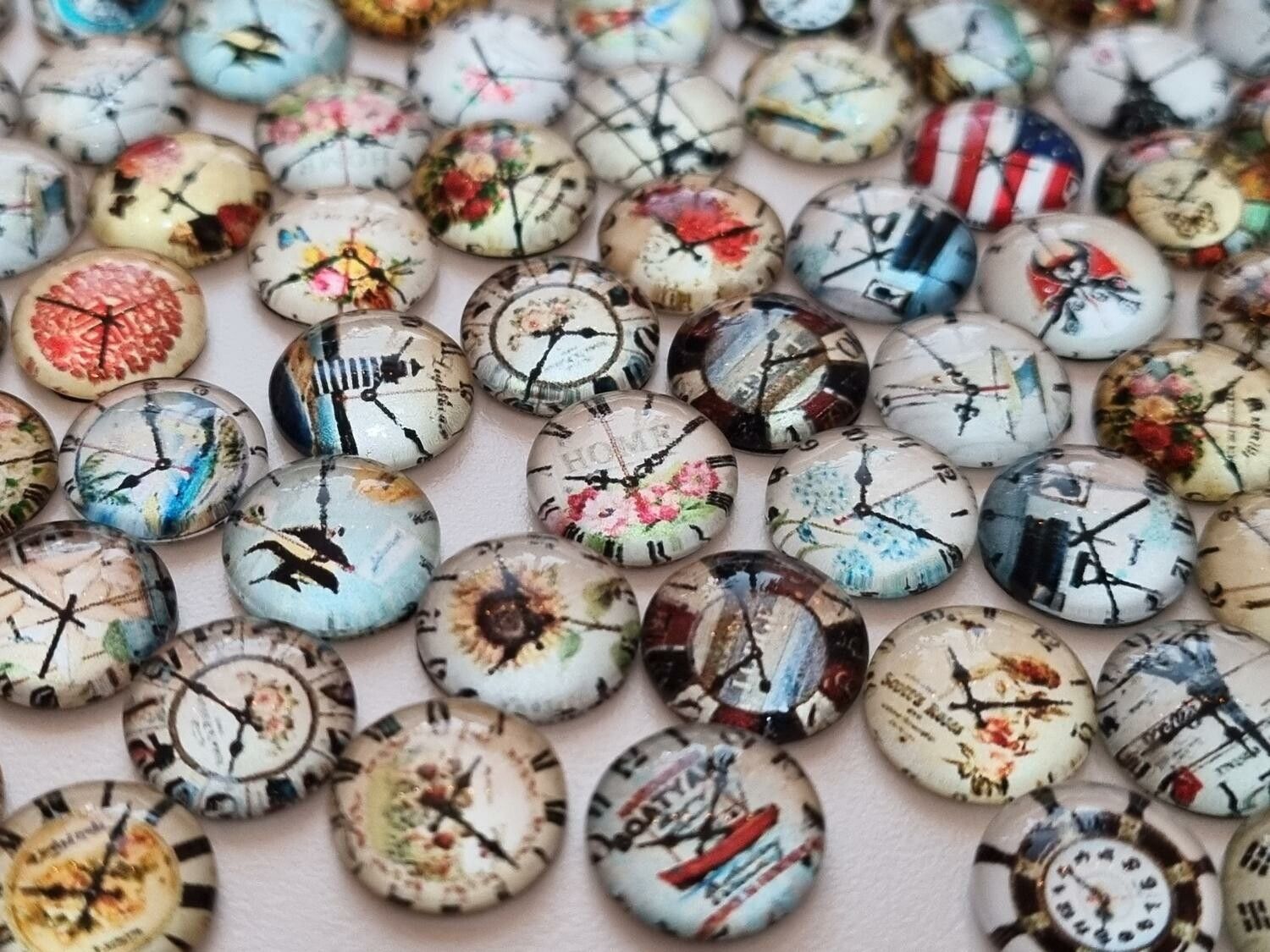 Flatbacks / Cabochoner i glas Klockor (10 st)