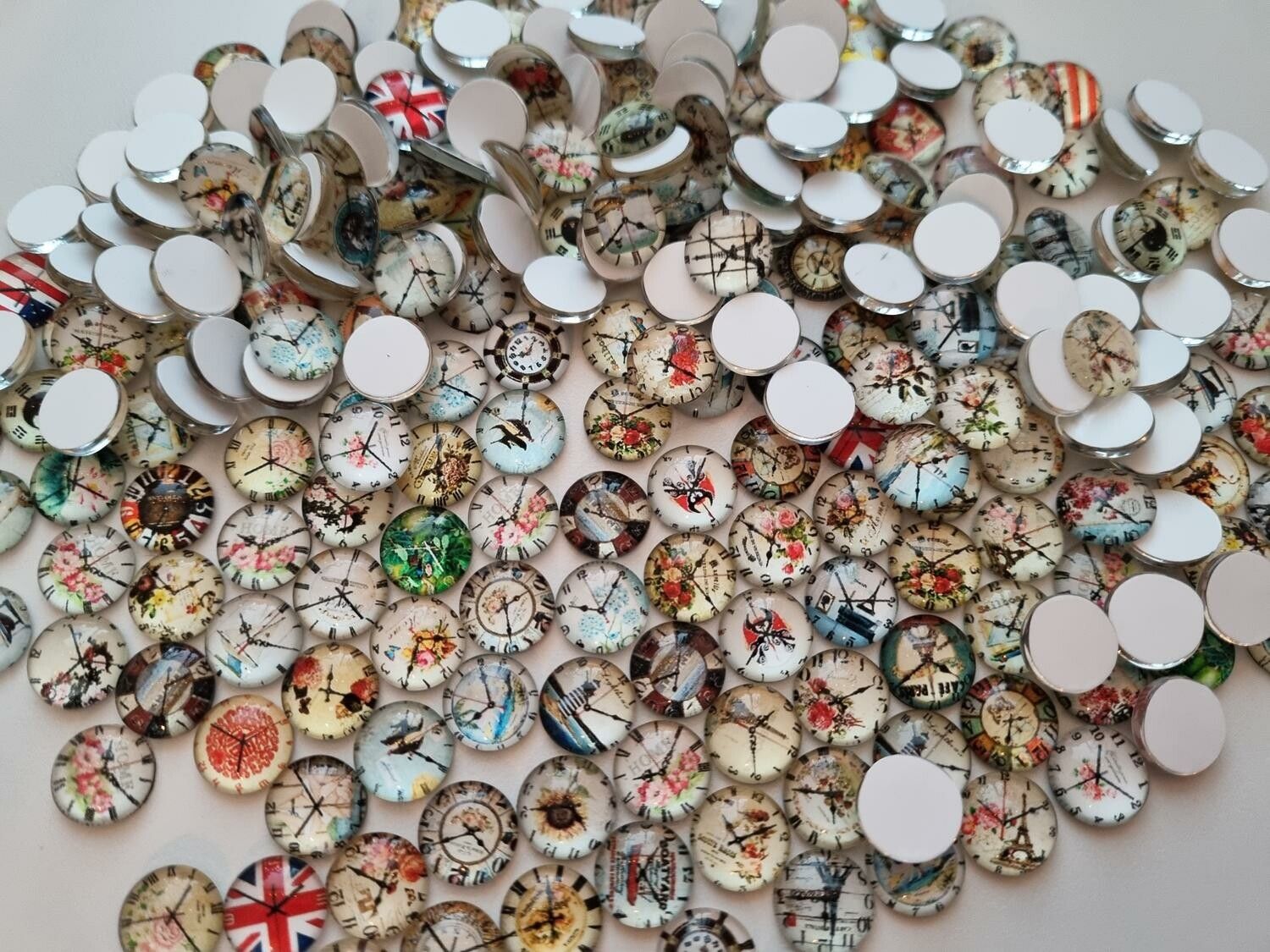 Flatbacks / Cabochoner i glas Klockor (10 st)