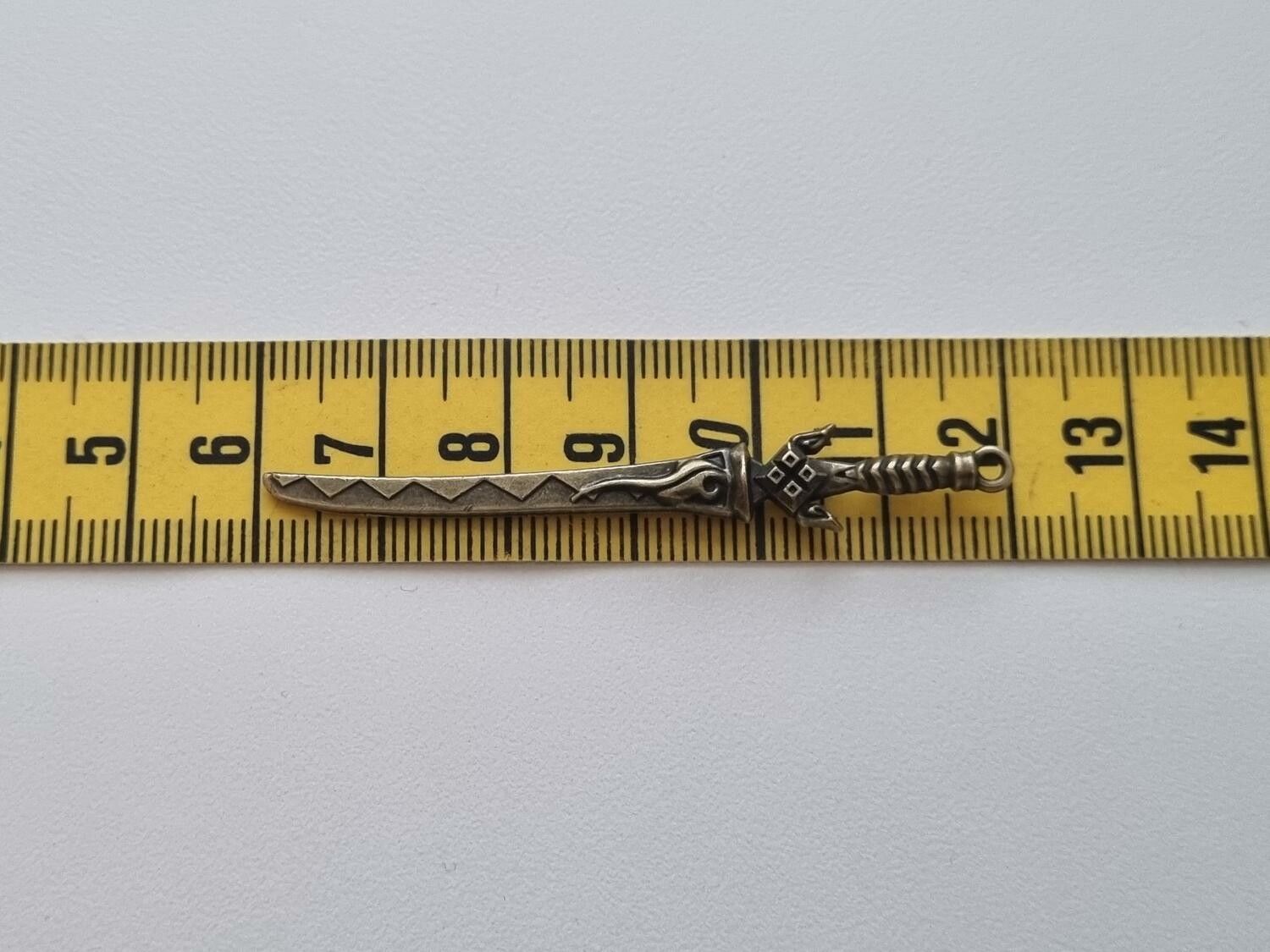 Miniatyr vapen, minivapen till dockskåp dockhus tittskåp