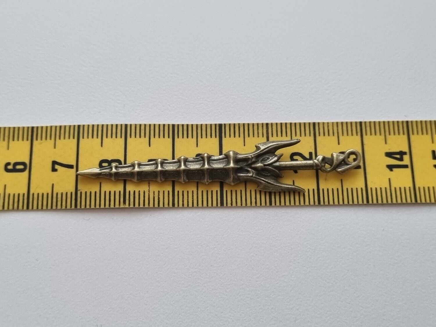Miniatyr vapen, minivapen till dockskåp dockhus tittskåp