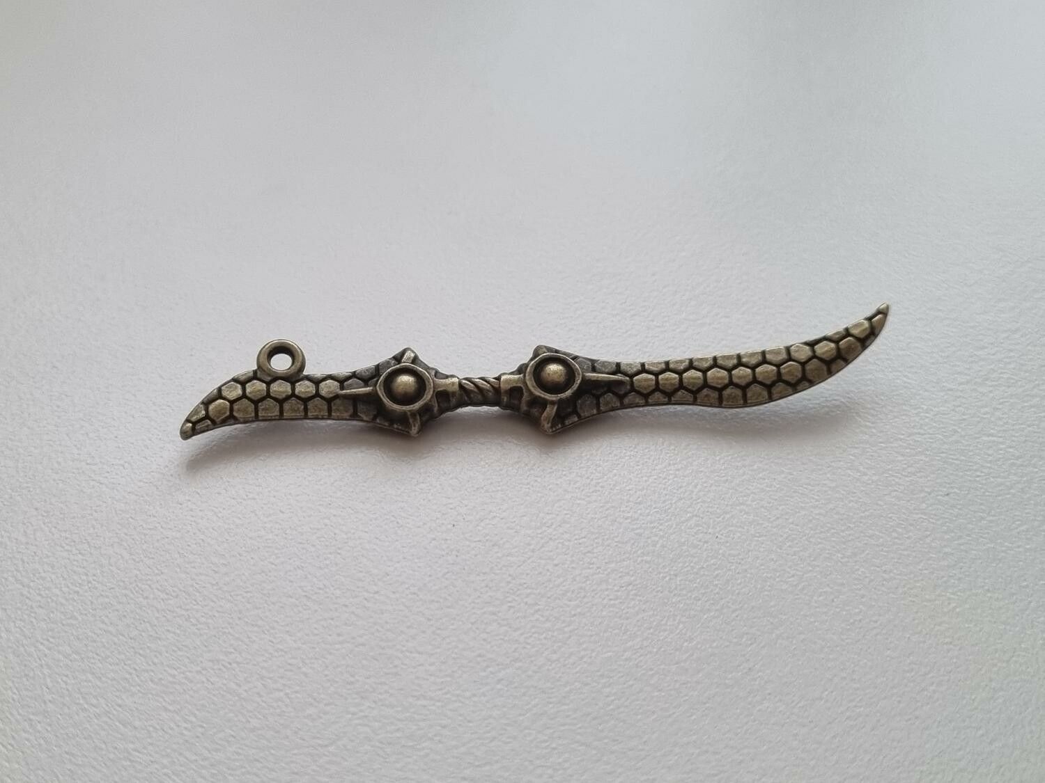 Miniatyr vapen, minivapen till dockskåp dockhus tittskåp