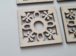 4 st trädekorationer, dekorationer i trä, ramar i trä - miniatyrer (40 mm)