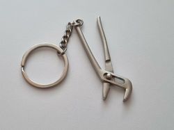 Nyckelring Tång miniatyr i rostfritt stål (16 gram)