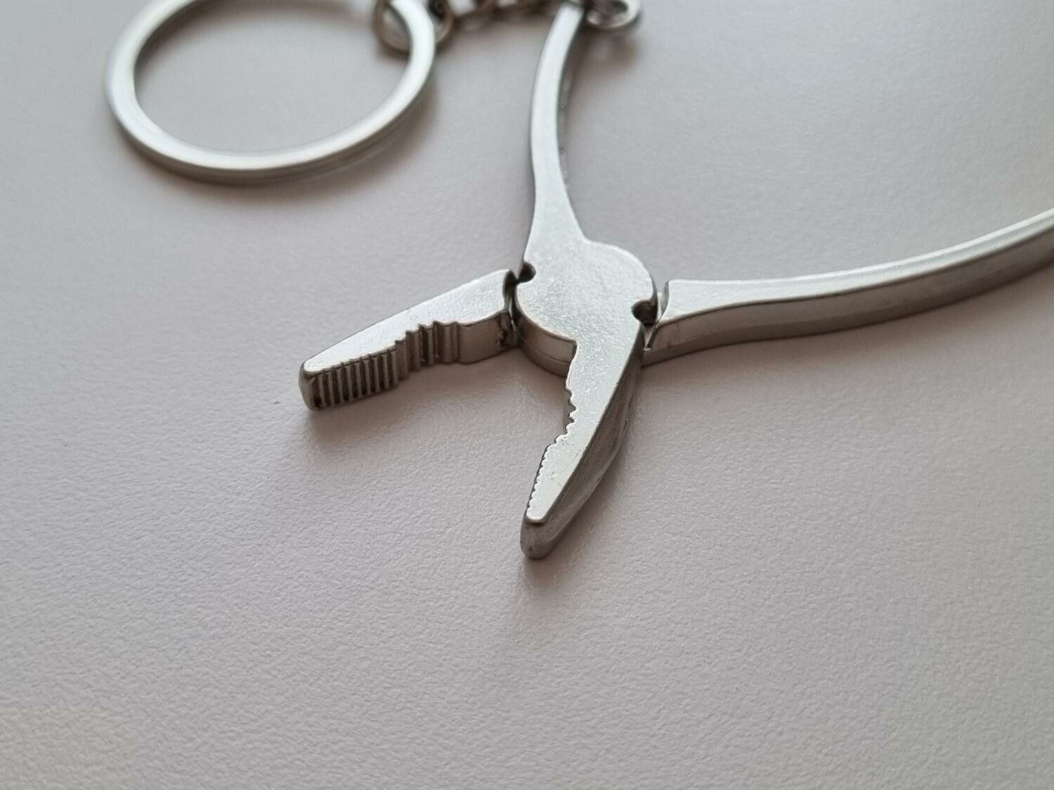 Nyckelring Tång miniatyr i rostfritt stål (17,5 gram)