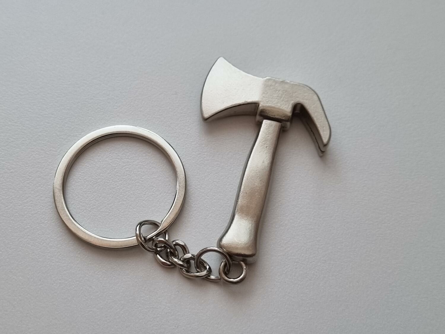 Nyckelring yxa hänge miniatyr i rostfritt stål (20 gram)