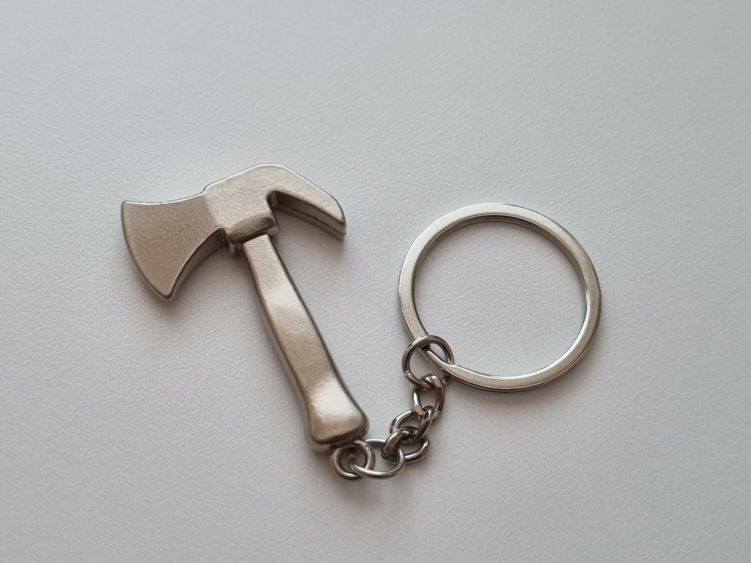 Nyckelring yxa hänge miniatyr i rostfritt stål (20 gram)