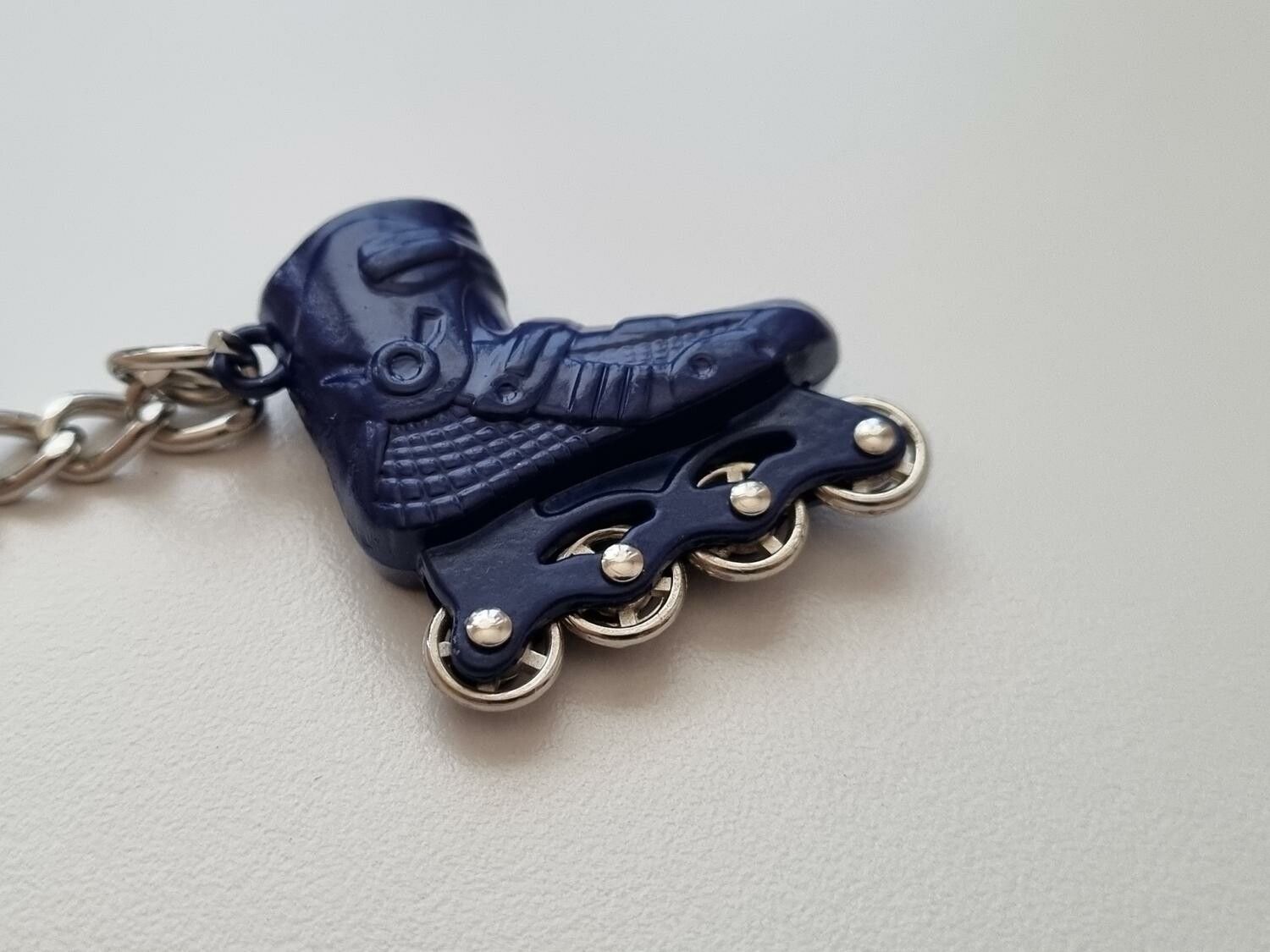 Nyckelring Inlines rullskridskor hänge miniatyr i rostfritt stål