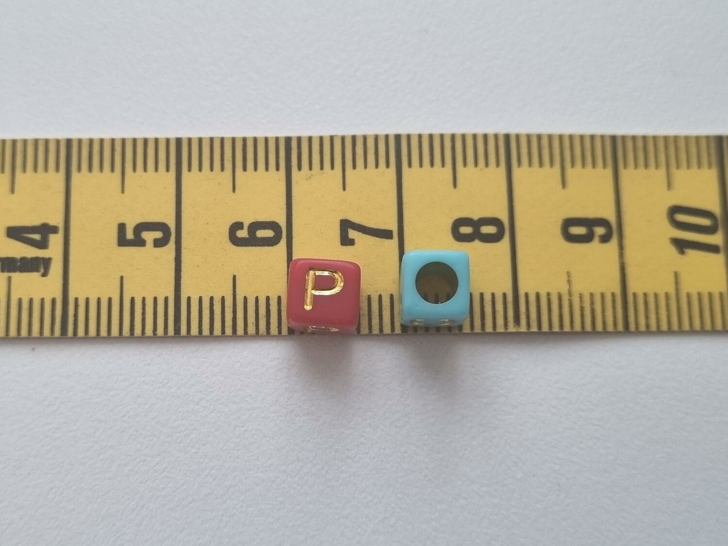 50 st pärlor, bokstavspärlor i varierande vackra färger (6 mm)