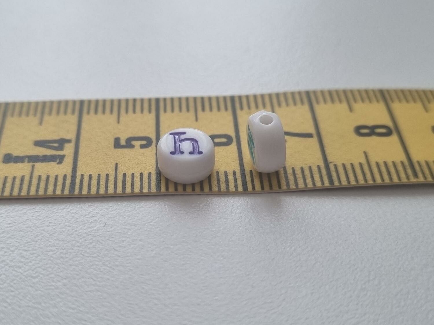 50 st pärlor, bokstavspärlor i varierande vackra färger (6mm)