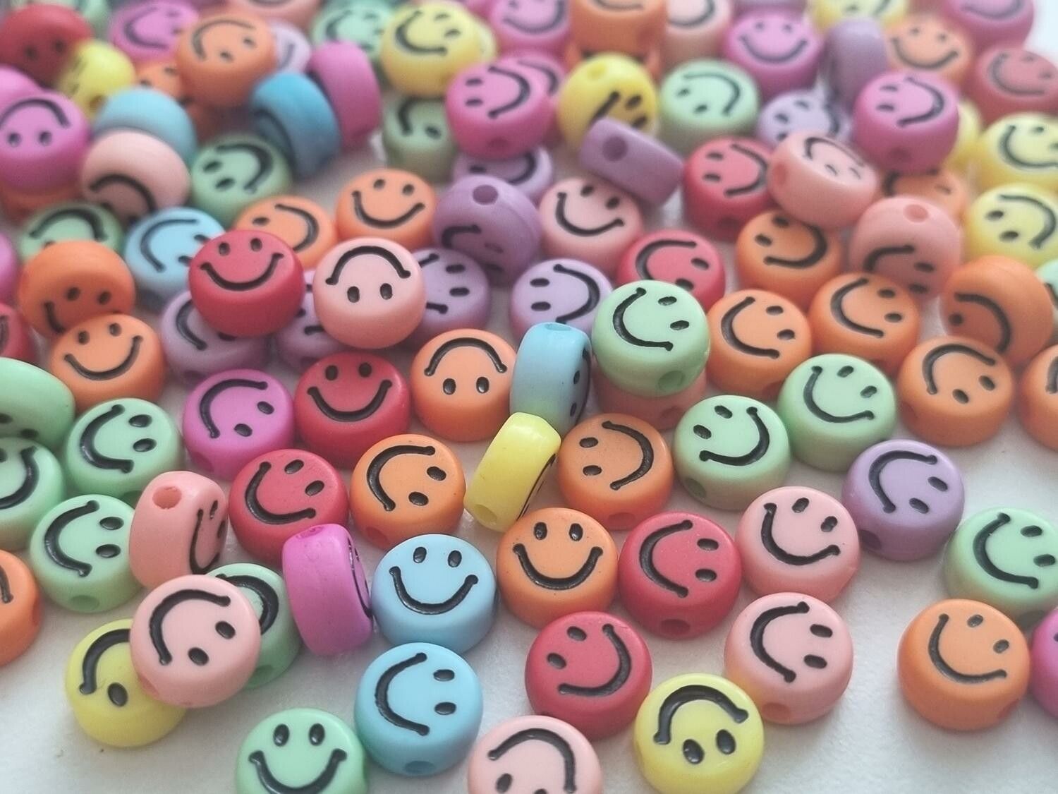 50 st pärlor smiley Smileypärlor (6 mm i diameter)