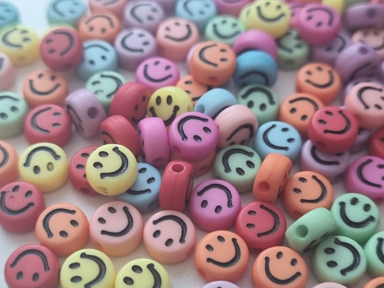 50 st pärlor smiley Smileypärlor (6 mm i diameter)
