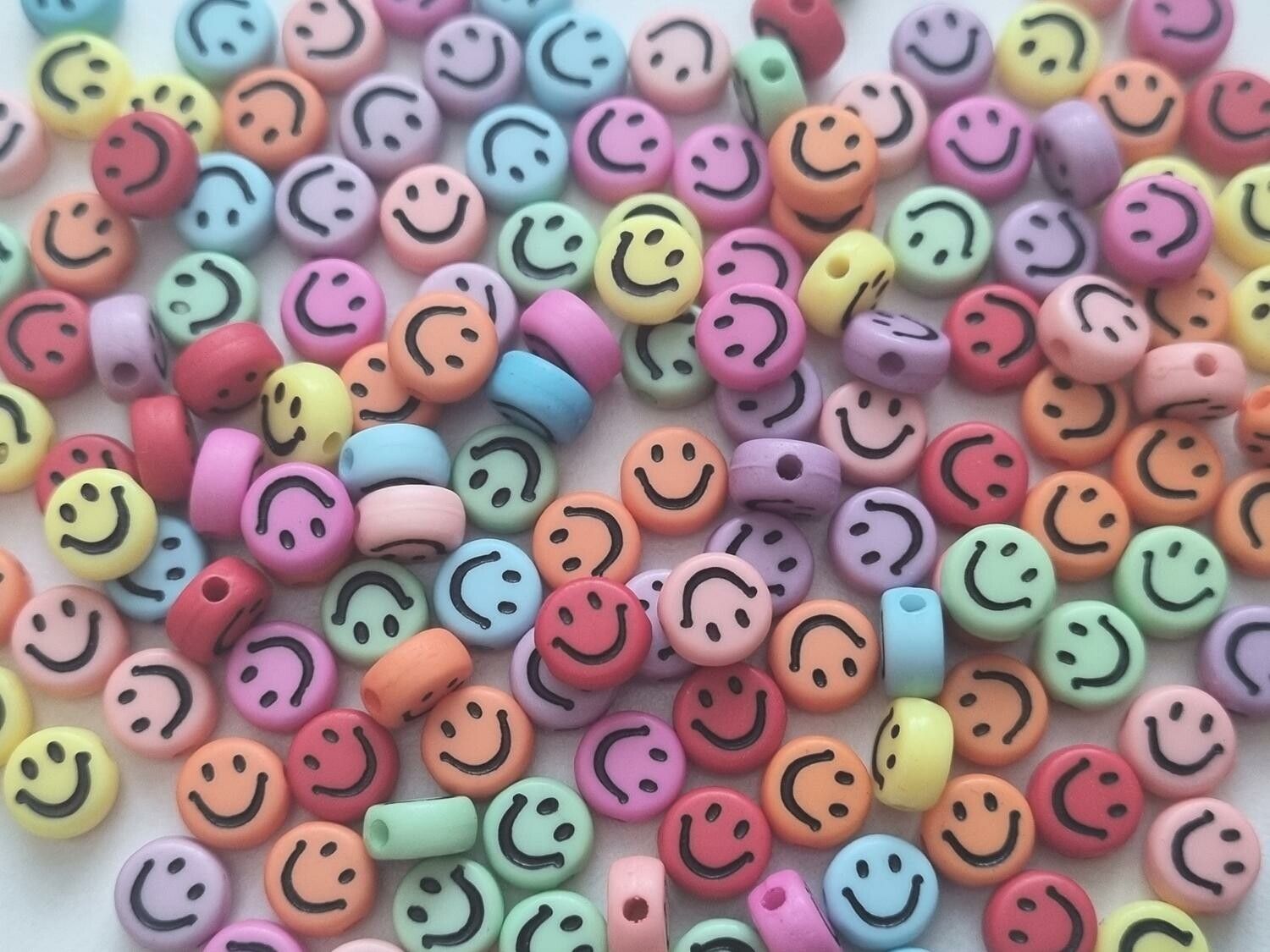 50 st pärlor smiley Smileypärlor (6 mm i diameter)