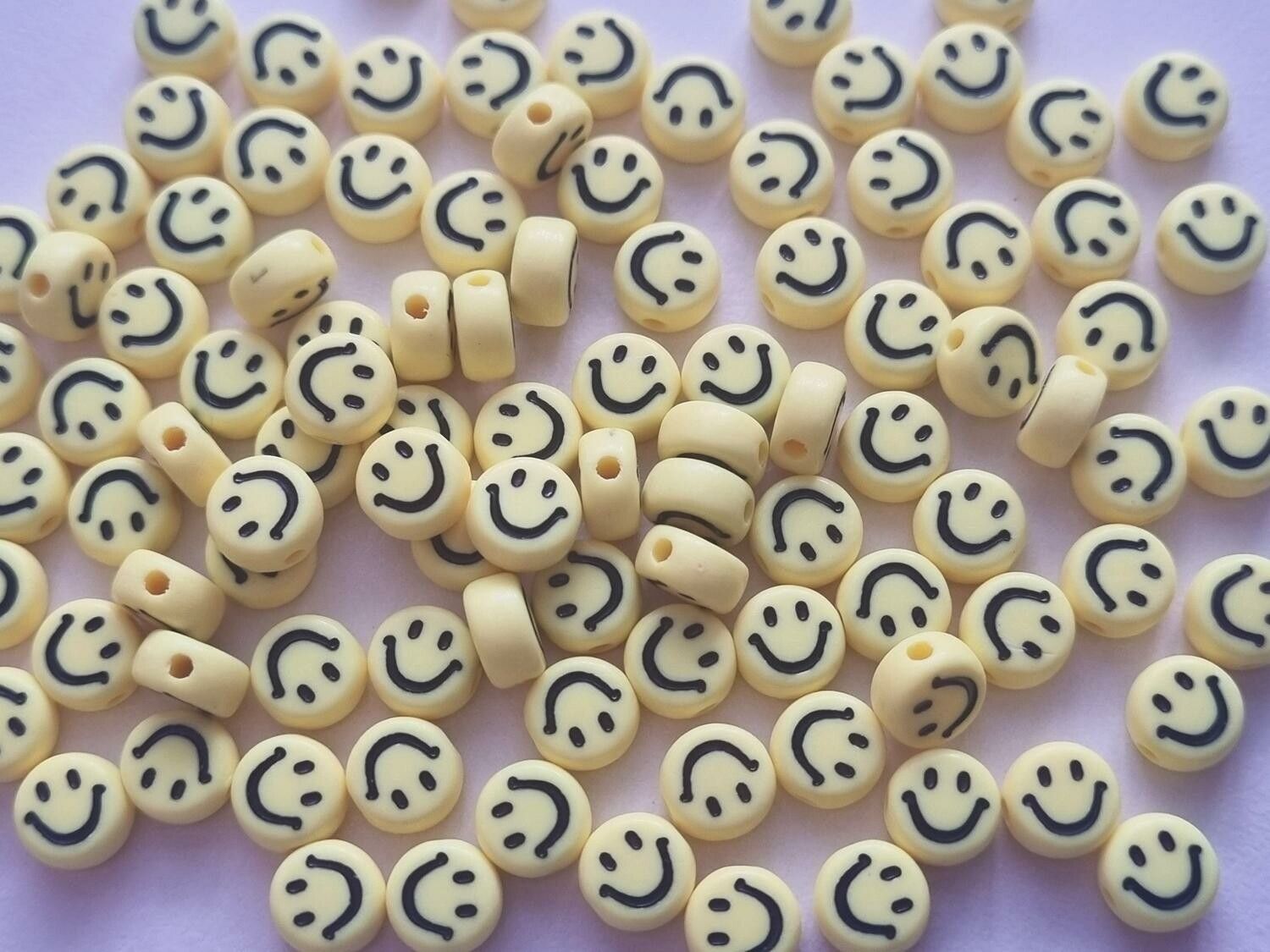 50 st pärlor smiley Smileypärlor (6 mm i diameter)