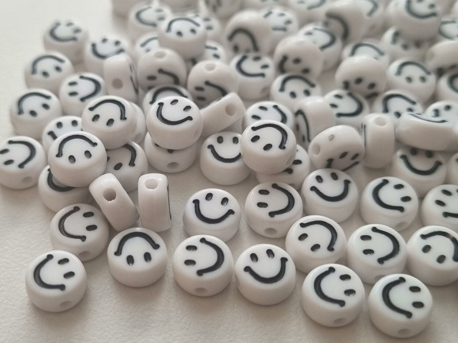 50 st pärlor smiley Smileypärlor (6 mm i diameter)