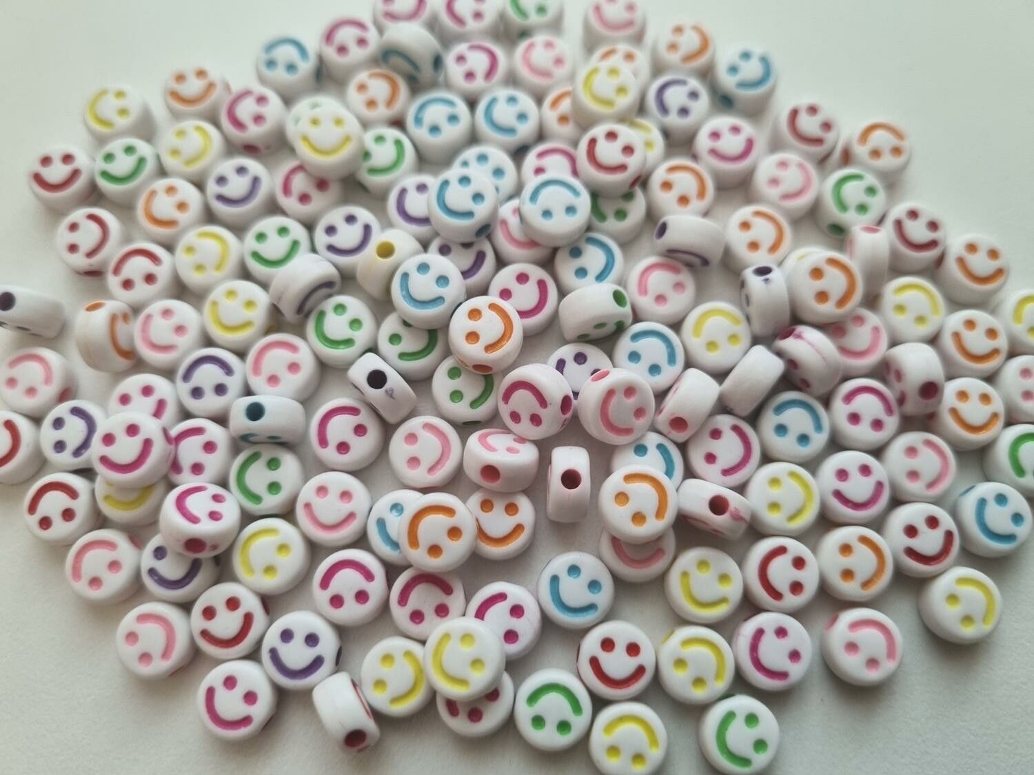 50 st pärlor smiley Smileypärlor (6 mm i diameter)