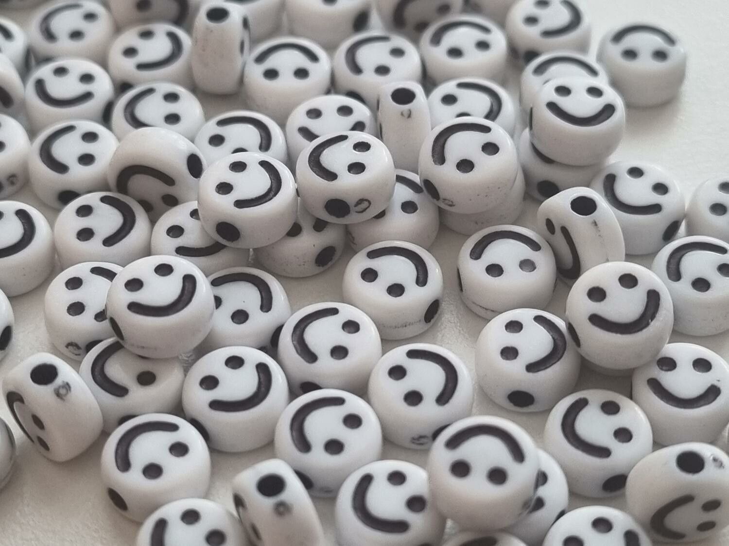 50 st pärlor smiley Smileypärlor (6 mm i diameter)