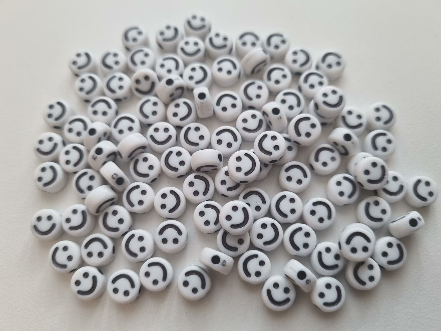 50 st pärlor smiley Smileypärlor (6 mm i diameter)