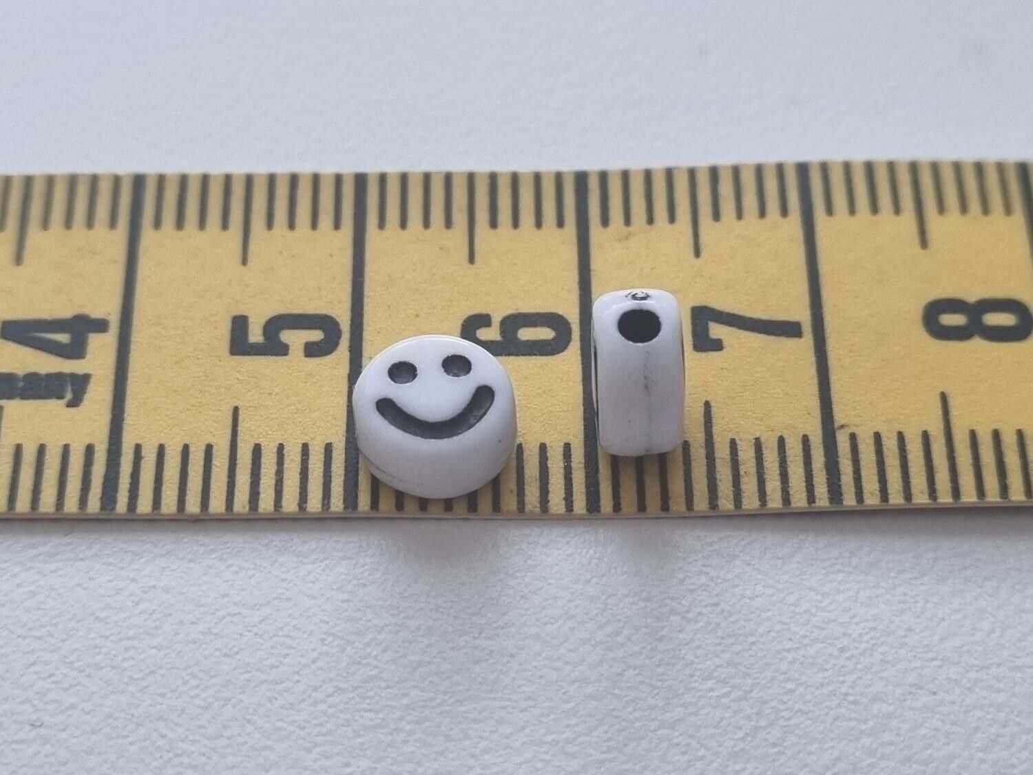 50 st pärlor smiley Smileypärlor (6 mm i diameter)