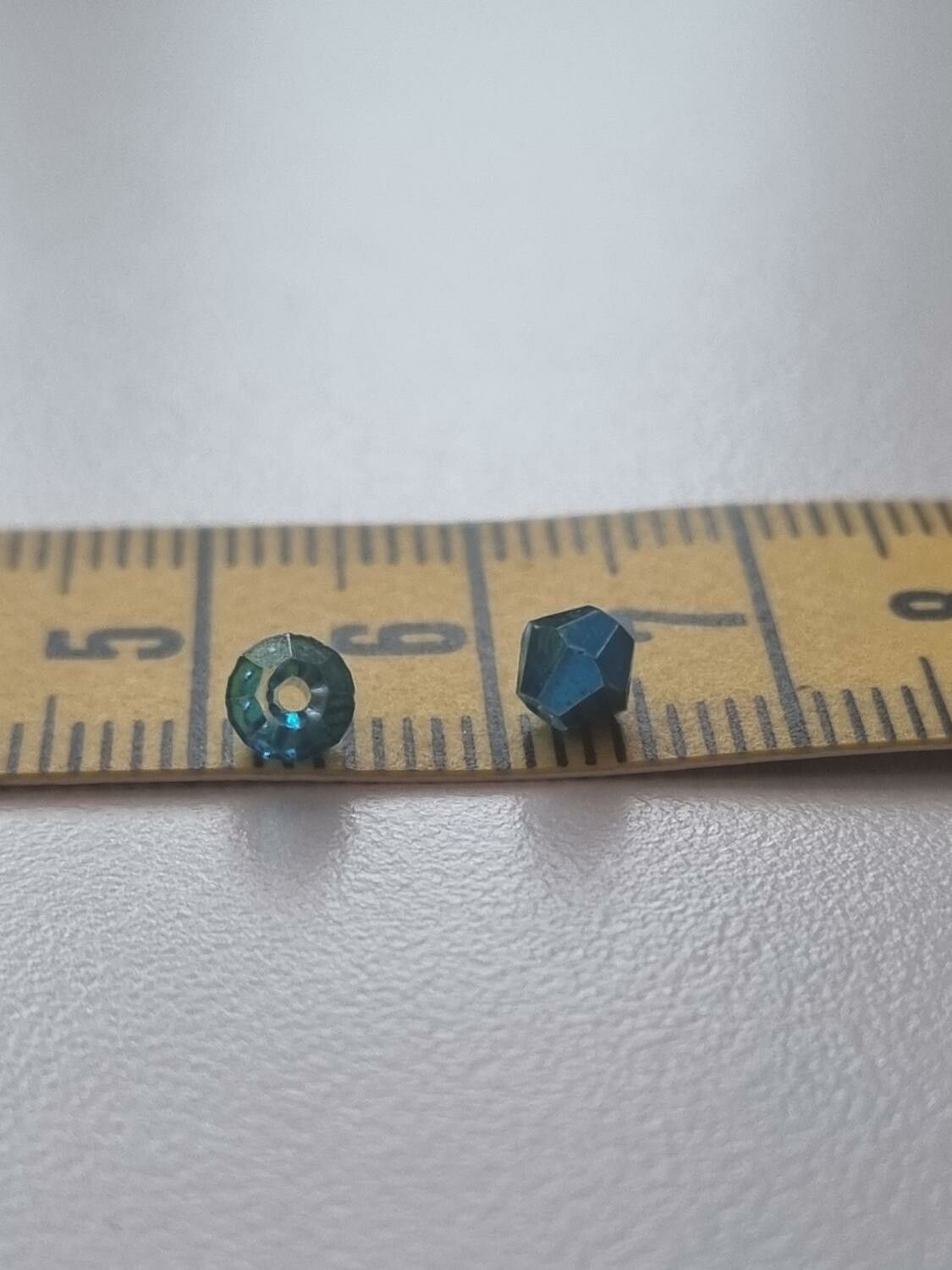 100 st blå bicone pärlor (4 mm)