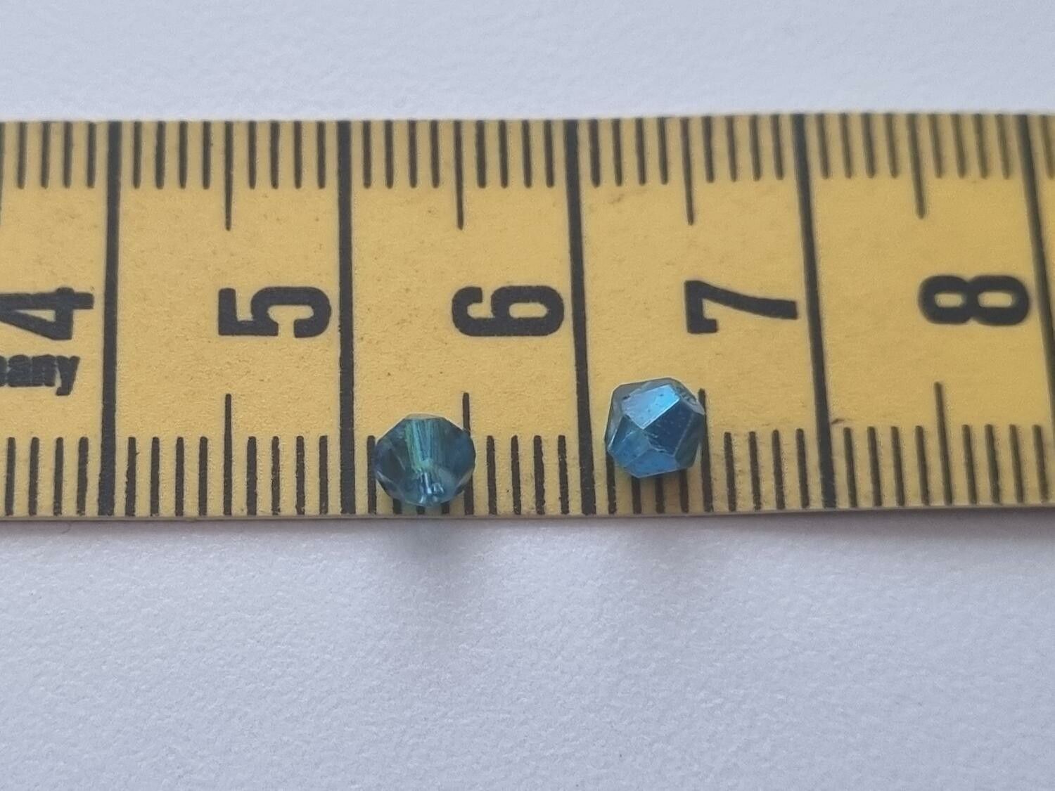 100 st blå bicone pärlor (4 mm)