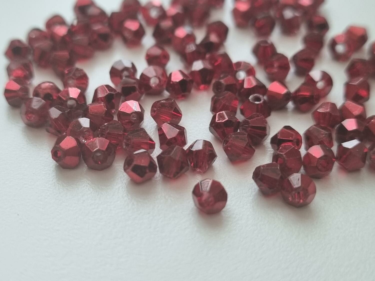100 st röda bicone pärlor (4 mm) - Röda