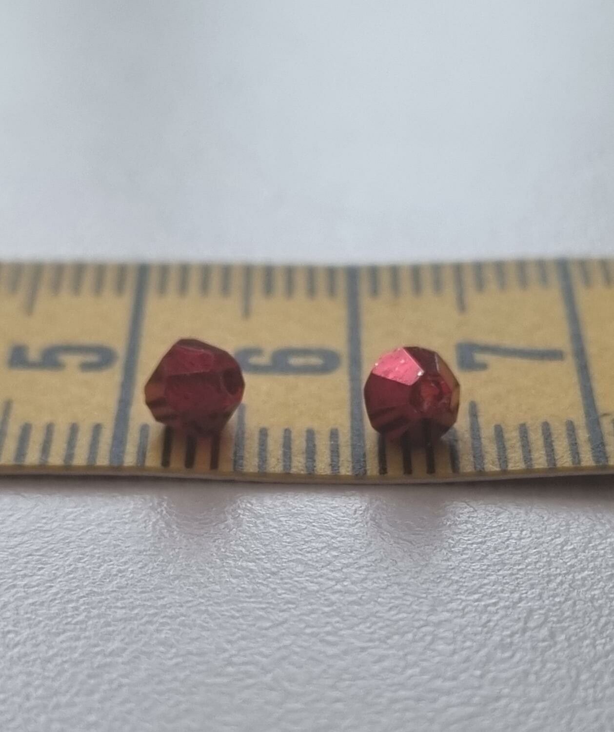 100 st röda bicone pärlor (4 mm) - Röda