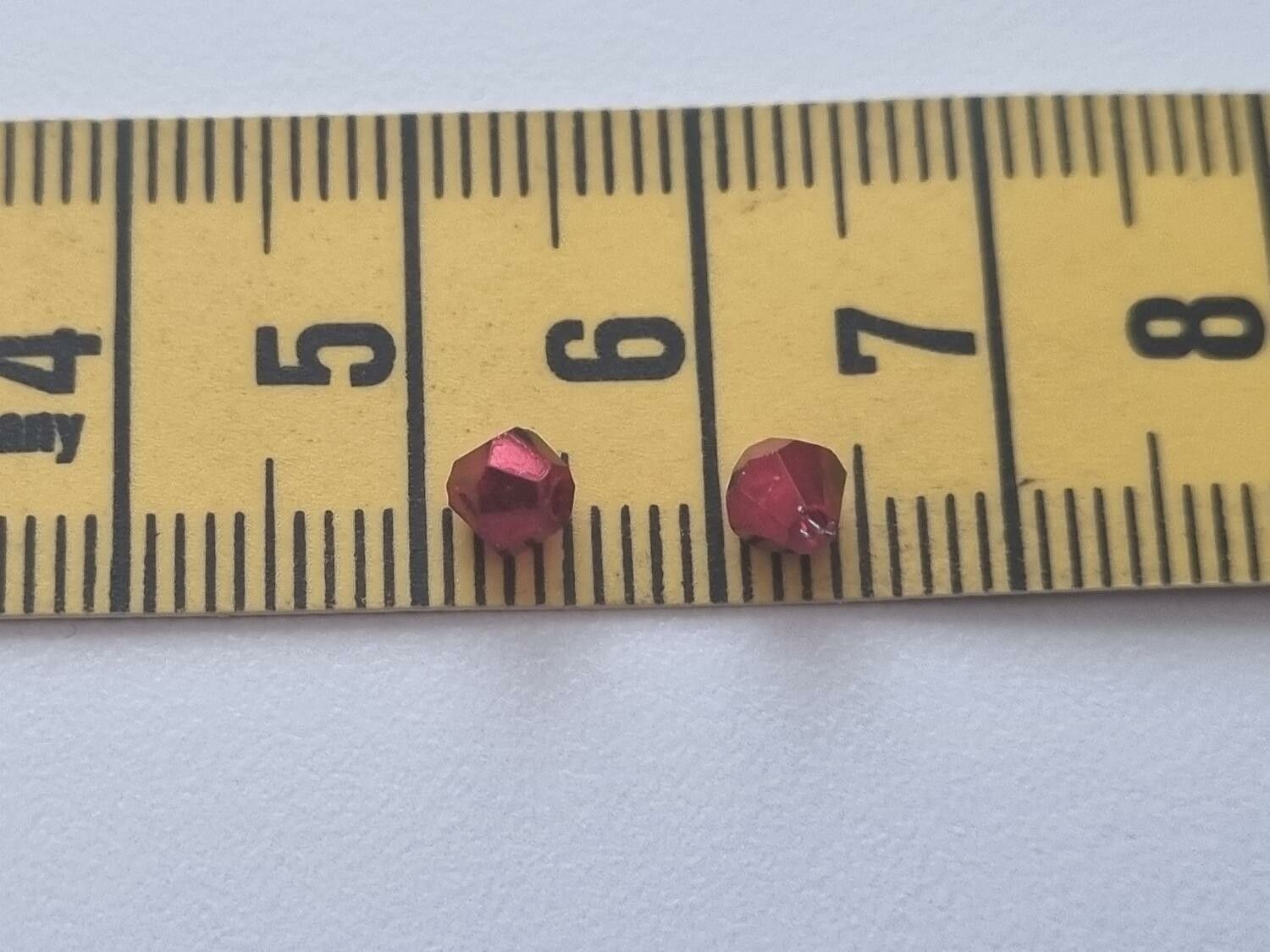 100 st röda bicone pärlor (4 mm) - Röda