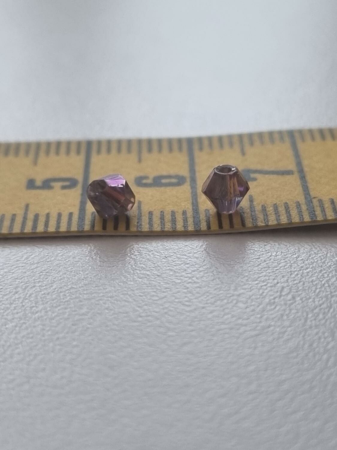 100 st bicone pärlor (4 mm) - Lilafärgade
