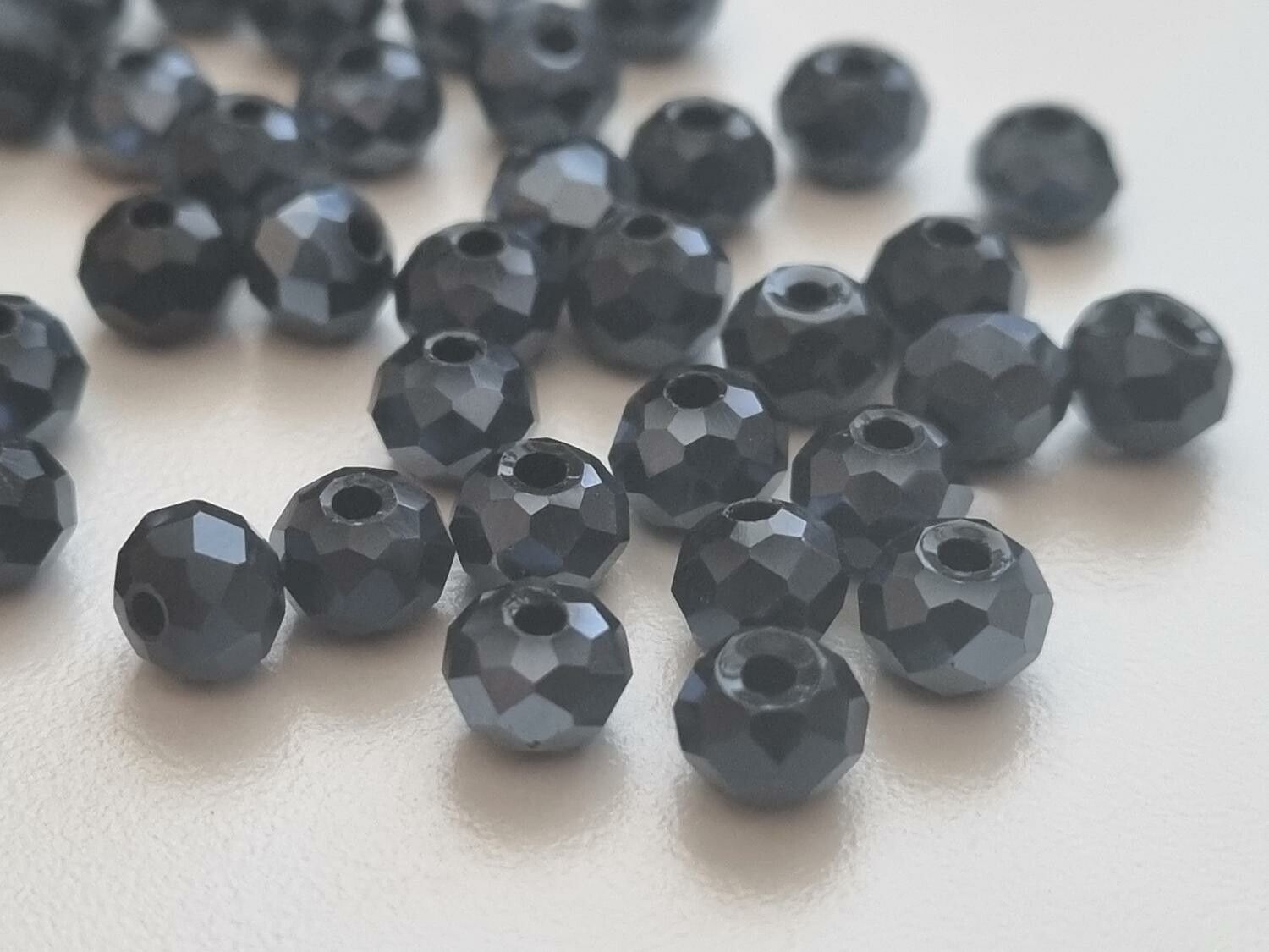 50 st pärlor vackra färger och lyser (4x6 mm) - Svarta