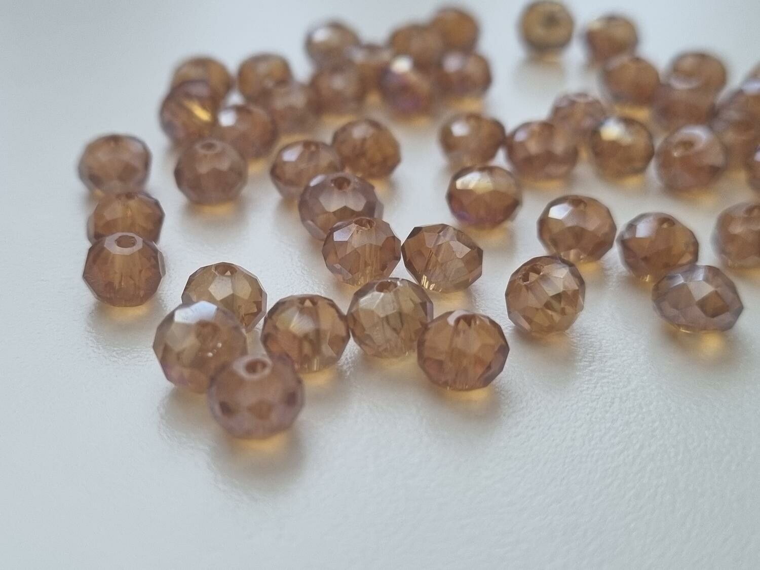 50 st pärlor vackra färger och lyser (4x6 mm) - Guldbrun
