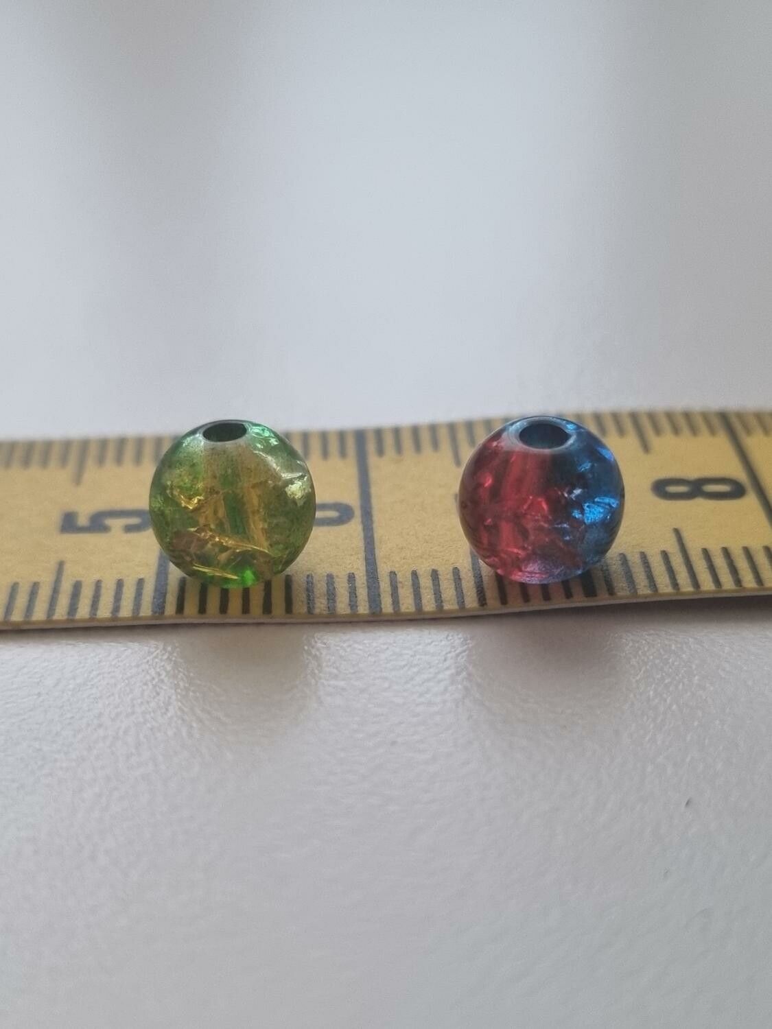 50 st pärlor i varierande vackra färger (8 mm)