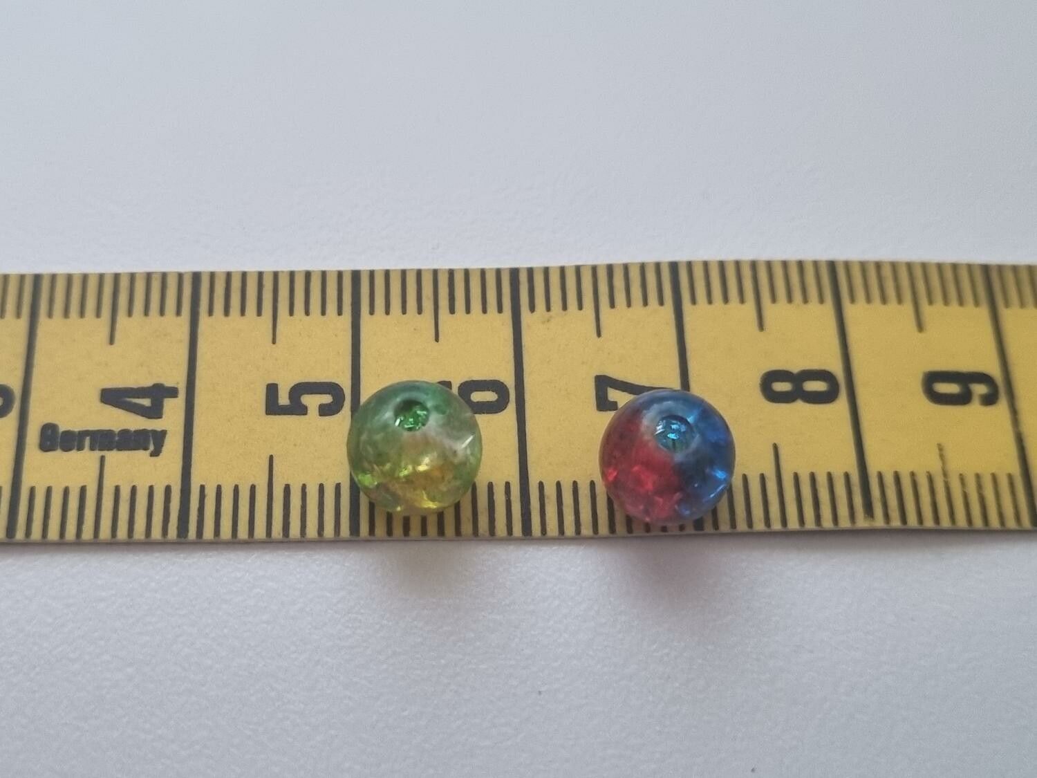 50 st pärlor i varierande vackra färger (8 mm)